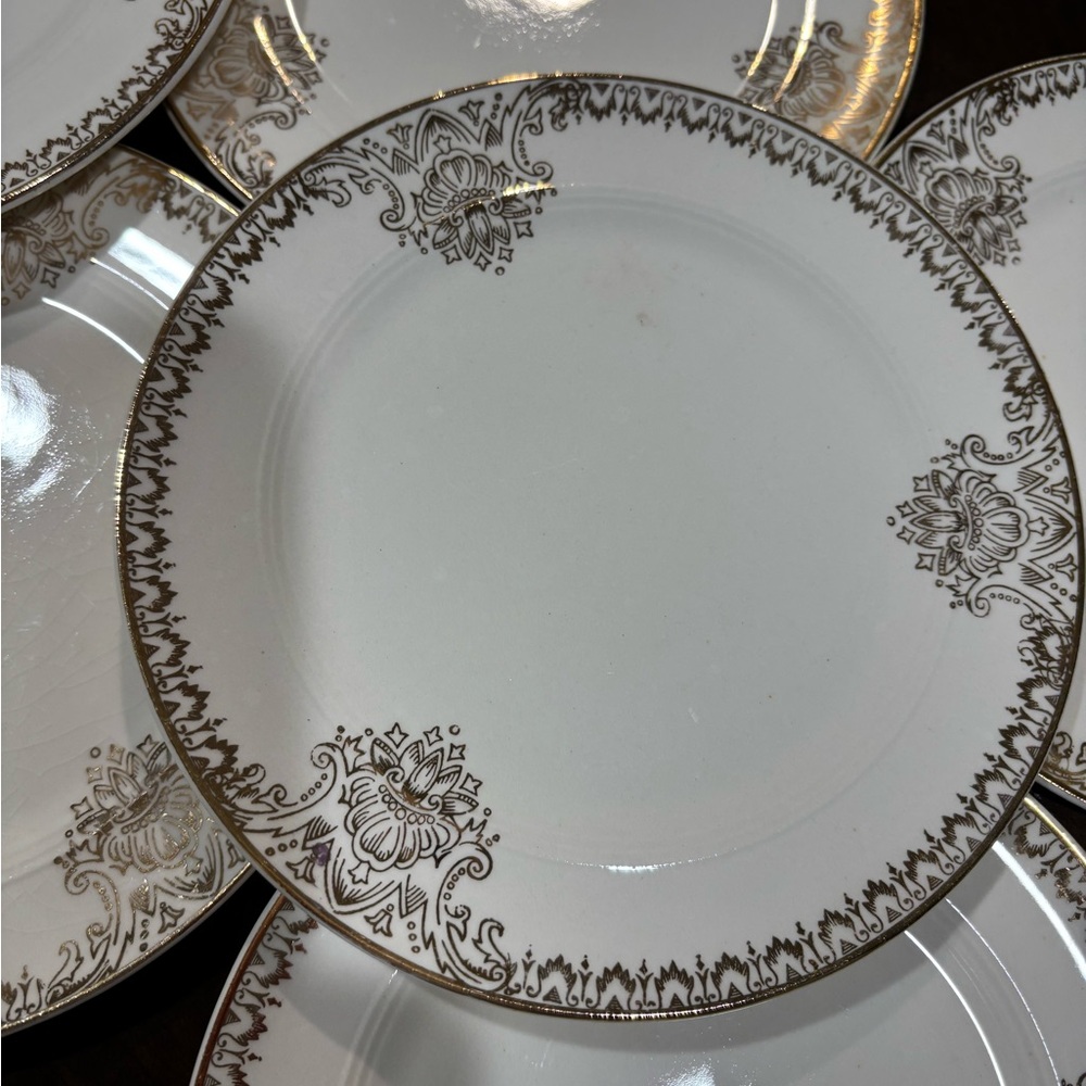 Salem 23 K Gold White Porcelain Bread and Butter Plates with Scroll Rim (8) - Picture 3 of 6